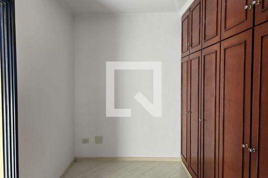 Quarto 01 acesso a varanda da Sala  de apartamento à venda com 2 quartos, 64m² em Vila Rosalia, Guarulhos