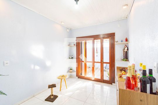 Casa à venda com 2 quartos, 88m² em Rio Branco, Canoas