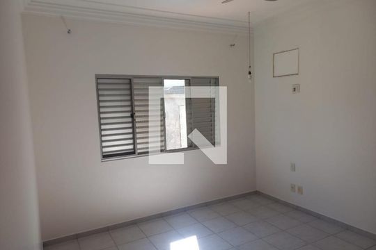 Quarto de casa para alugar com 4 quartos, 239m² em Morada da Colina, Uberlândia