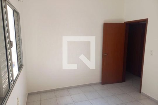 Quarto de casa para alugar com 4 quartos, 239m² em Morada da Colina, Uberlândia