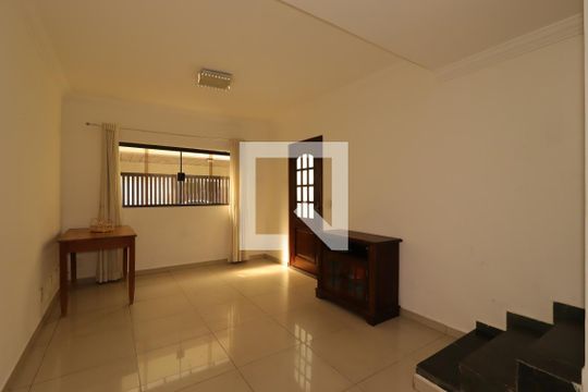 Sala de casa à venda com 3 quartos, 115m² em Pinheirinho, Santo André