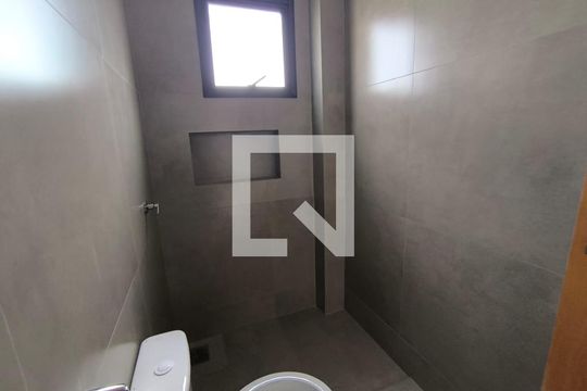 Banheiro Social de apartamento para alugar com 2 quartos, 68m² em Daniel Fonseca, Uberlândia