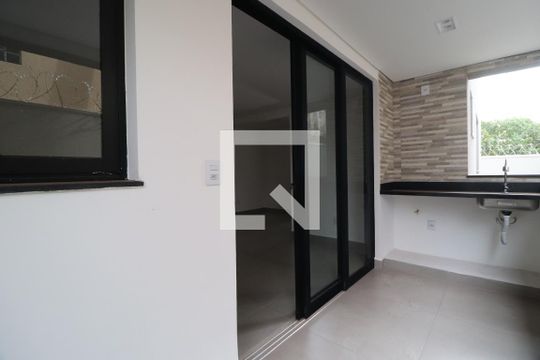 Sacada de apartamento para alugar com 2 quartos, 63m² em Daniel Fonseca, Uberlândia
