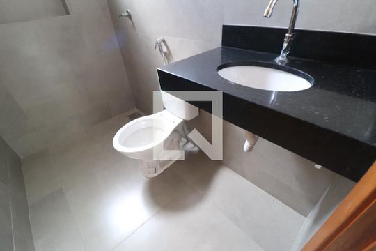 Banheiro Social de apartamento para alugar com 4 quartos, 185m² em Daniel Fonseca, Uberlândia