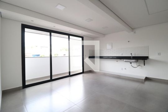 Sala/Cozinha de apartamento para alugar com 4 quartos, 185m² em Daniel Fonseca, Uberlândia