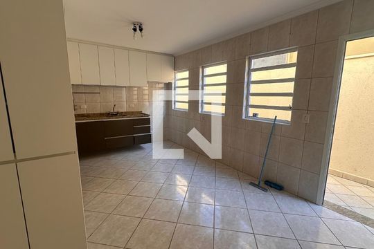 Casa à venda com 3 quartos, 124m² em Jardim Monte Azul, São Paulo