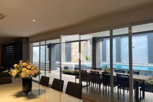 Sala de casa à venda com 4 quartos, 600m² em Umuarama, Osasco