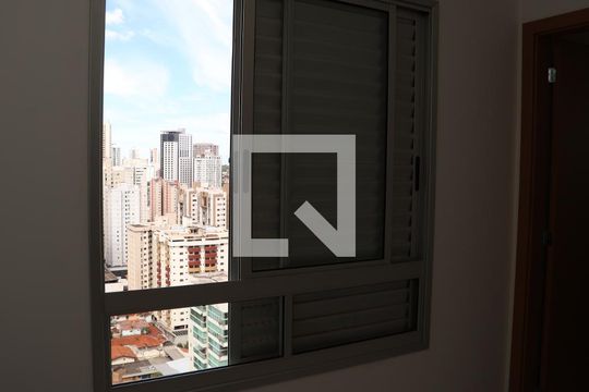 Vista da Suíte de apartamento para alugar com 2 quartos, 118m² em Jardim Goiás, Goiânia