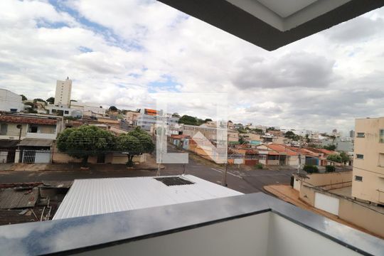 Sacada de apartamento para alugar com 4 quartos, 185m² em Daniel Fonseca, Uberlândia