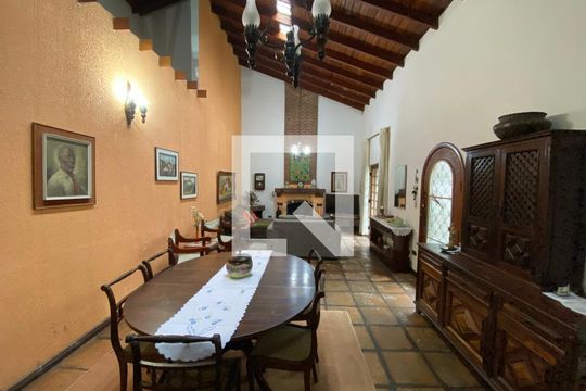 Sala de casa de condomínio à venda com 3 quartos, 167m² em Vila Irmaos Arnoni, São Paulo