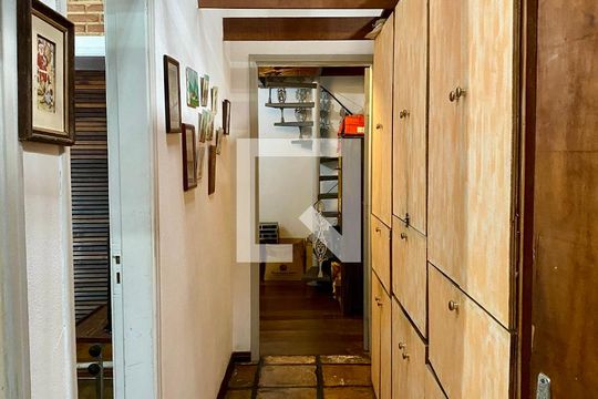 Corredor - Quartos de casa de condomínio à venda com 3 quartos, 167m² em Vila Irmaos Arnoni, São Paulo