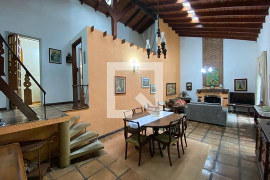 Sala de casa de condomínio à venda com 3 quartos, 167m² em Vila Irmaos Arnoni, São Paulo