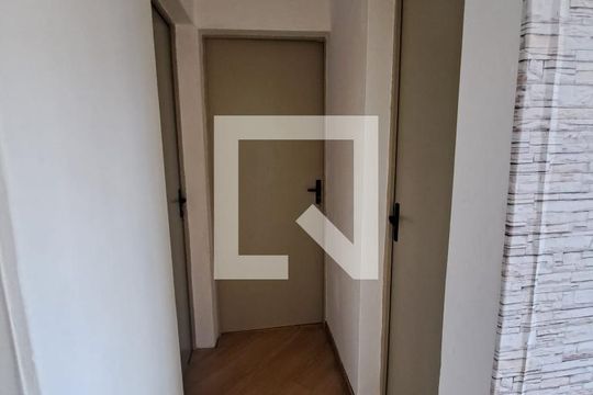 Corredor de apartamento para alugar com 2 quartos, 66m² em Quitaúna, Osasco