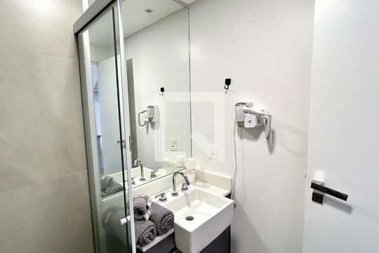 Banheiro de kitnet/studio para alugar com 1 quarto, 29m² em Macedo, Guarulhos