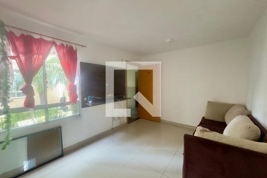 Sala de apartamento para alugar com 2 quartos, 43m² em Água Chata, Guarulhos