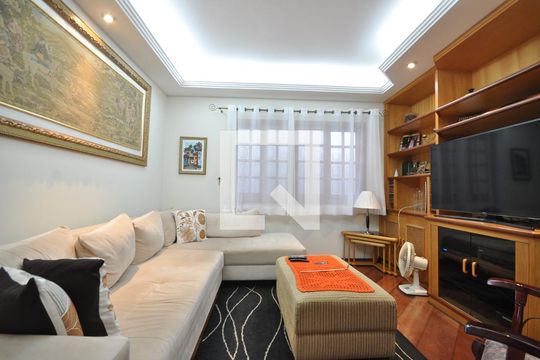 Sala de  TV de casa de condomínio à venda com 4 quartos, 320m² em Vila Albertina, São Paulo