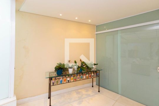 Sala  de casa de condomínio à venda com 5 quartos, 560m² em Horto Florestal, São Paulo