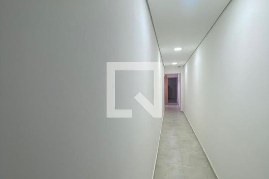 Corredor de kitnet/studio para alugar com 1 quarto, 24m² em Vila Água Funda, São Paulo