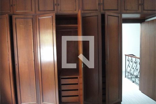 Casa à venda com 4 quartos, 269m² em Jardim Sao Bento, São Paulo