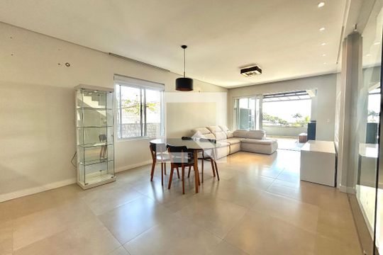 Sala de casa para alugar com 4 quartos, 289m² em Centro, Florianópolis