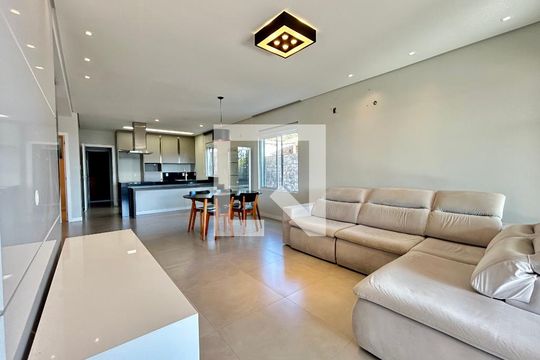 Sala de casa para alugar com 4 quartos, 289m² em Centro, Florianópolis