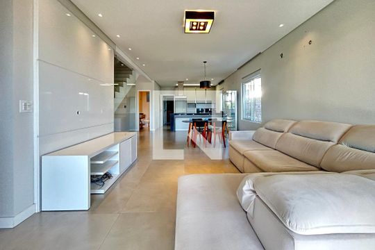 Casa para alugar com 4 quartos, 289m² em Centro, Florianópolis