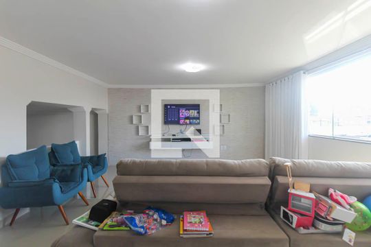 Casa para alugar com 4 quartos, 400m² em Vila Primavera, São Paulo