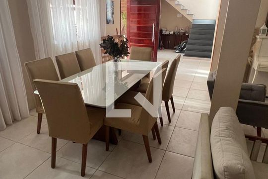 Sala de casa para alugar com 5 quartos, 304m² em Aeroporto, Juiz de Fora