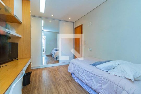 Casa à venda com 4 quartos, 200m² em Jardim Cidalia, São Paulo