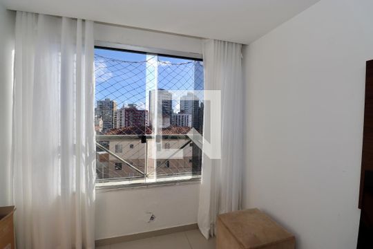 Sala  de apartamento para alugar com 2 quartos, 73m² em Jardim Armação, Salvador