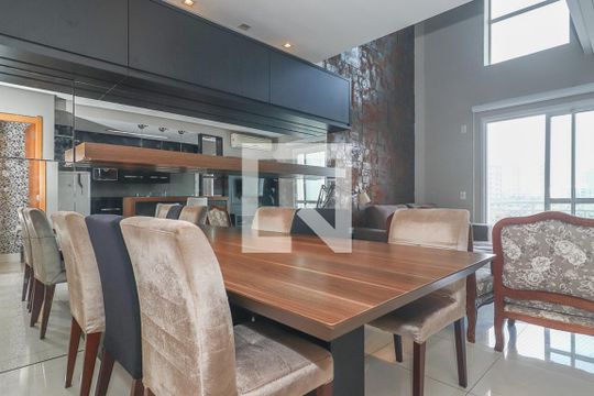Sala de apartamento para alugar com 2 quartos, 80m² em Jardim Europa, Porto Alegre