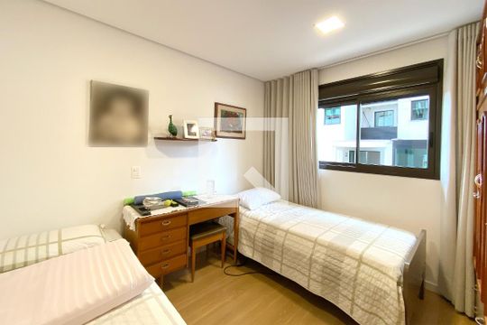 Quarto 2 de apartamento à venda com 4 quartos, 120m² em Santo Antônio, Belo Horizonte