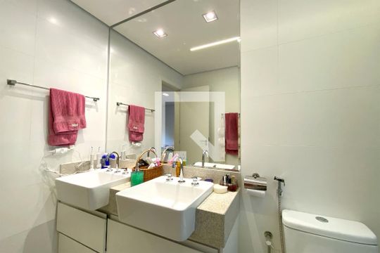 Banheiro da Suíte 1 de apartamento à venda com 4 quartos, 120m² em Santo Antônio, Belo Horizonte