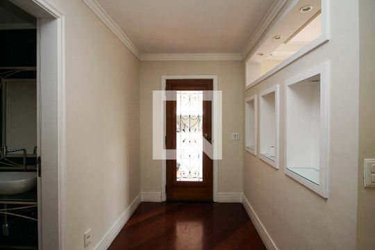 Hall de entrada de casa de condomínio para alugar com 5 quartos, 300m² em Vila Santo Antônio, Cotia