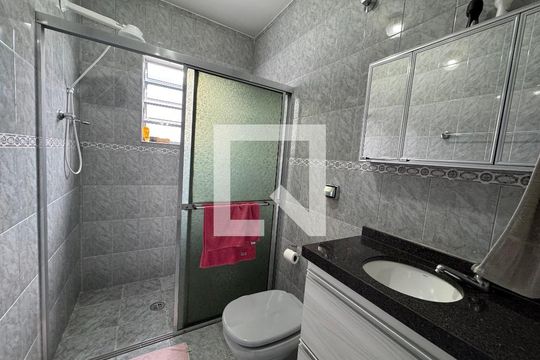 Banheiro 1 de casa à venda com 3 quartos, 218m² em Jardim Roberto, Osasco