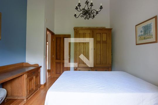 Quarto 2 de casa de condomínio à venda com 4 quartos, 416m² em Residencial Quatro (Alphaville), Santana de Parnaíba