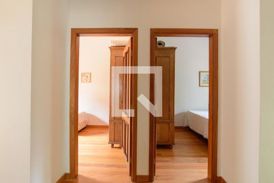 Corredor de casa de condomínio à venda com 4 quartos, 416m² em Residencial Quatro (Alphaville), Santana de Parnaíba