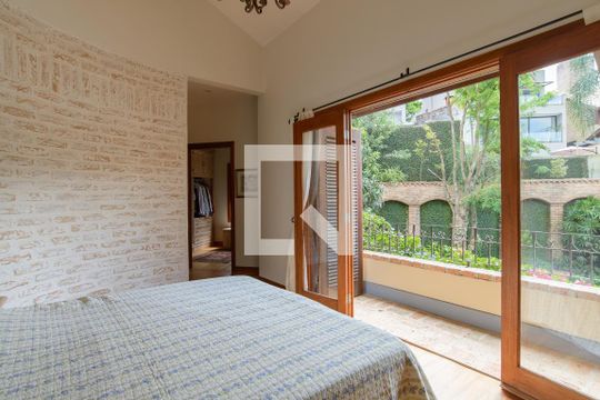 Suíte principal de casa de condomínio à venda com 4 quartos, 416m² em Residencial Quatro (Alphaville), Santana de Parnaíba