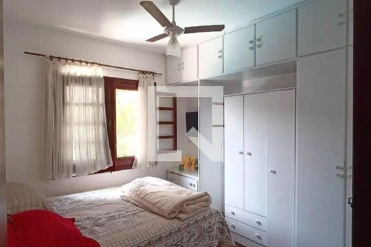 Quarto de casa de condomínio para alugar com 3 quartos, 340m² em Jardim Belizário, Cotia