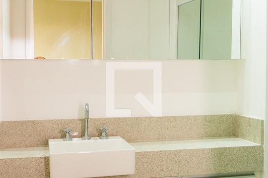 Banheiro de kitnet/studio à venda com 1 quarto, 44m² em Indianópolis, São Paulo