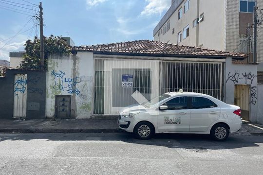 Casa à venda com 5 quartos, 200m² em Sagrada Família, Belo Horizonte