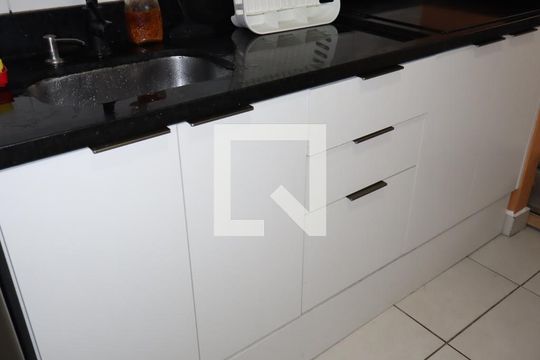 Sala, cozinha e área de serviço de apartamento à venda com 2 quartos, 35m² em Vila Ema, São Paulo