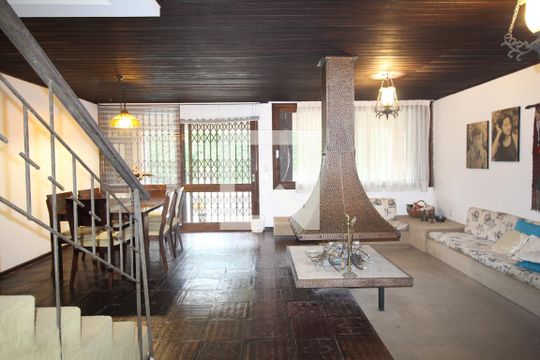Sala 2 de casa à venda com 5 quartos, 388m² em Chácara das Pedras, Porto Alegre