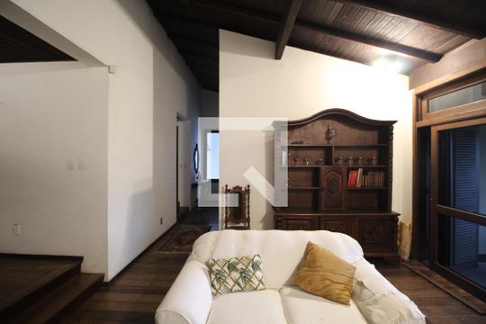 Sala 1 de casa à venda com 5 quartos, 388m² em Chácara das Pedras, Porto Alegre