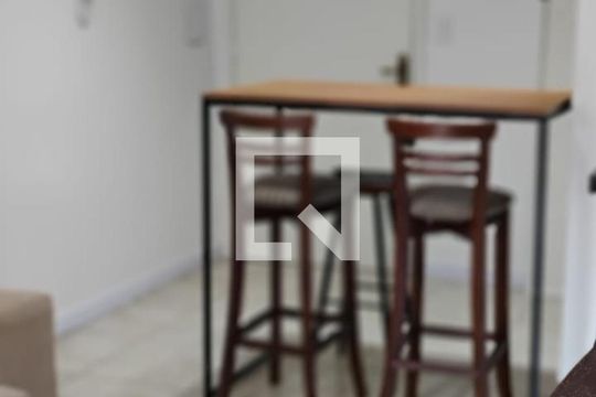 Sala de apartamento para alugar com 1 quarto, 47m² em Jardim do Salso, Porto Alegre