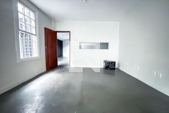 Casa à venda com 2 quartos, 110m² em Jardim das Bandeiras, São Paulo