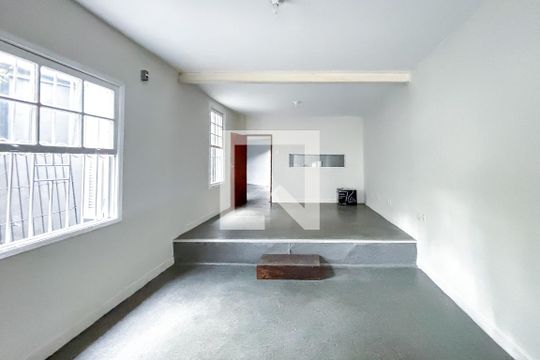 Casa à venda com 2 quartos, 110m² em Jardim das Bandeiras, São Paulo