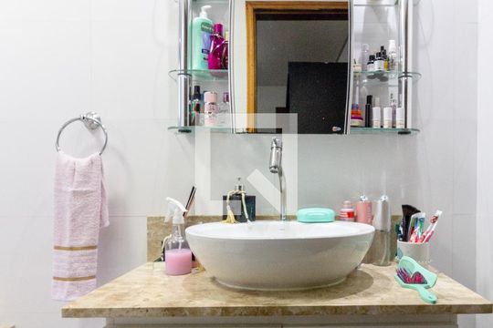 Banheiro do Quarto 2 suíte - Apartamento 1 de casa para alugar com 8 quartos, 450m² em Gopouva, Guarulhos