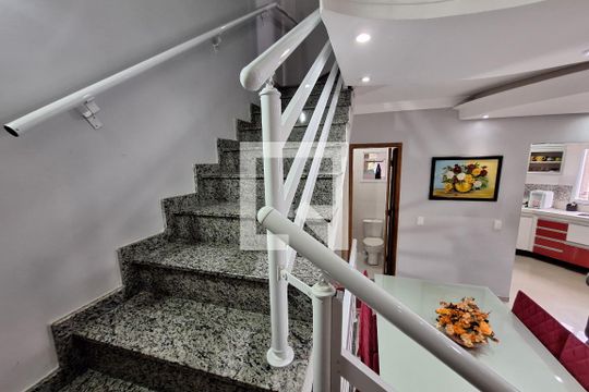 Acesso aos quartos  de casa à venda com 2 quartos, 126m² em Parque Marajoara, Santo André