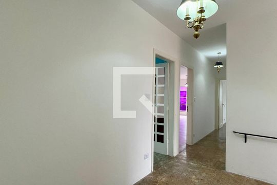 Living de casa à venda com 3 quartos, 289m² em Vila Madalena, São Paulo